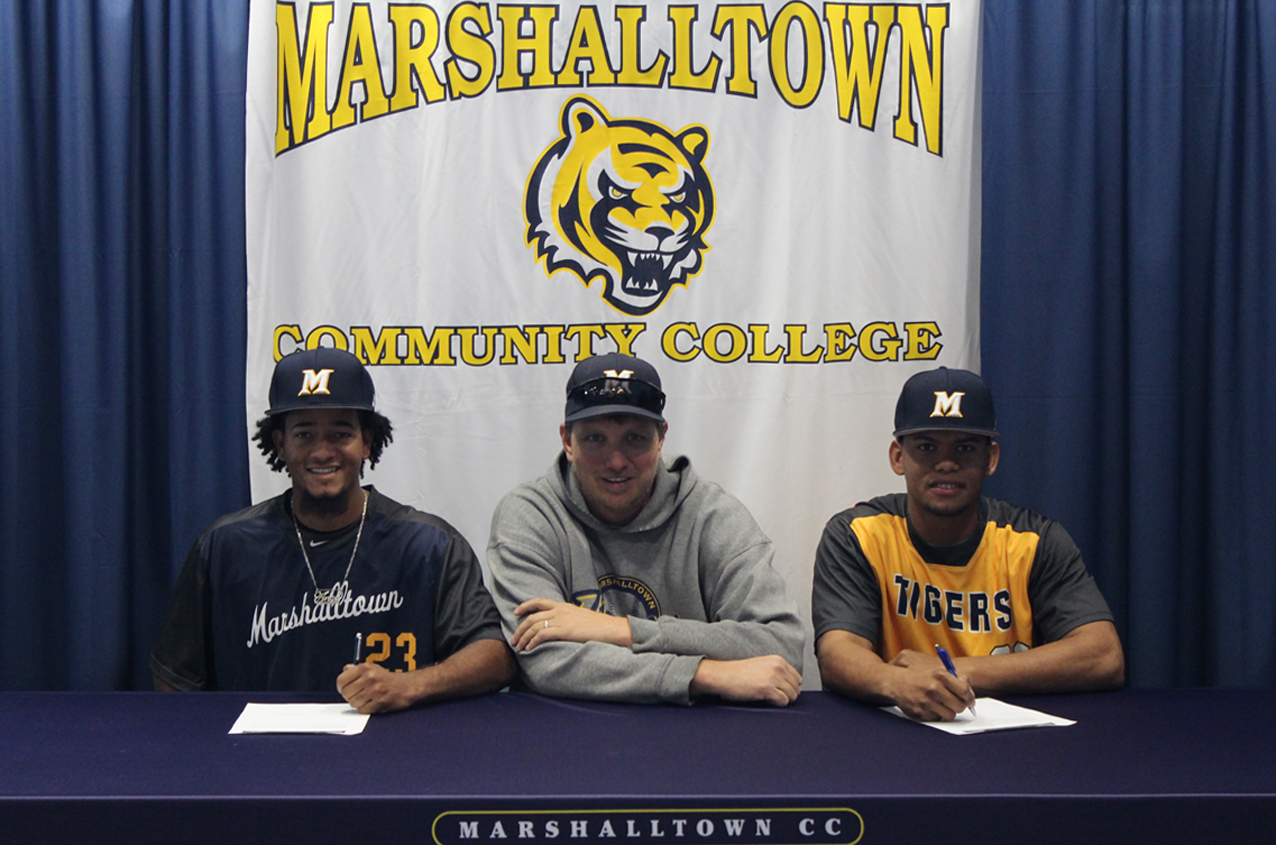 Juan Carlos Gonzalez (L) and Diogen Ceballos are joined by MCC head coach Rich Grife as the two sign with Southwestern Christian University