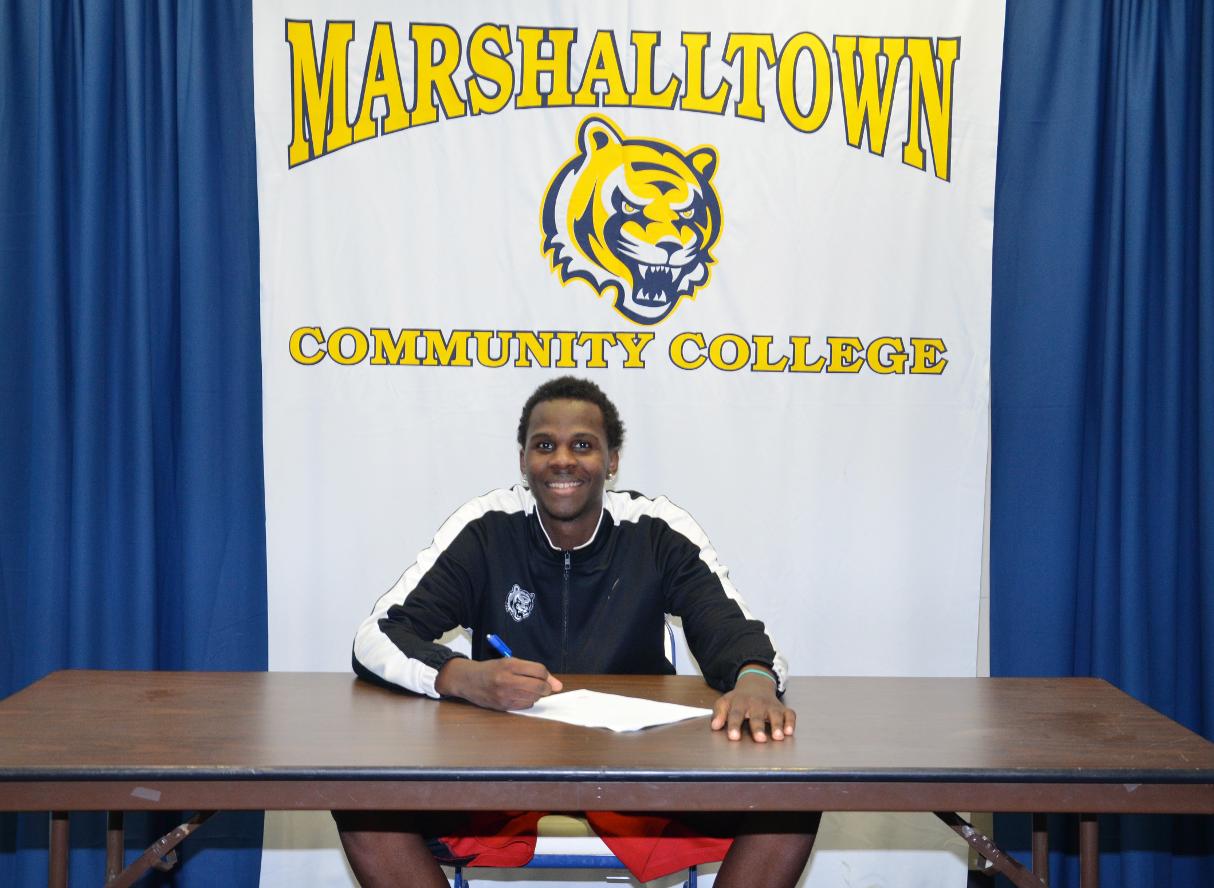 Troidell Carter will lace up for Florida International University in 2014-15