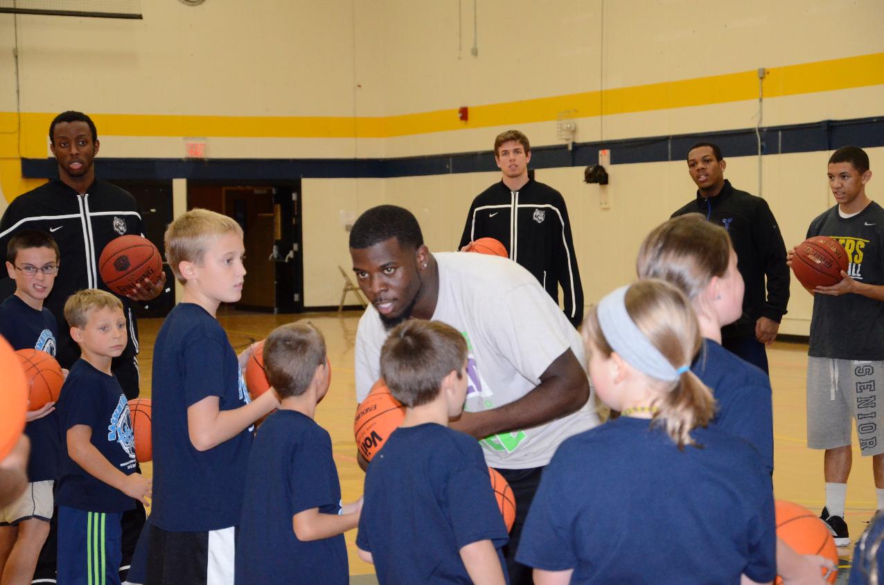 Tigers wrap up basketball camp with local kids