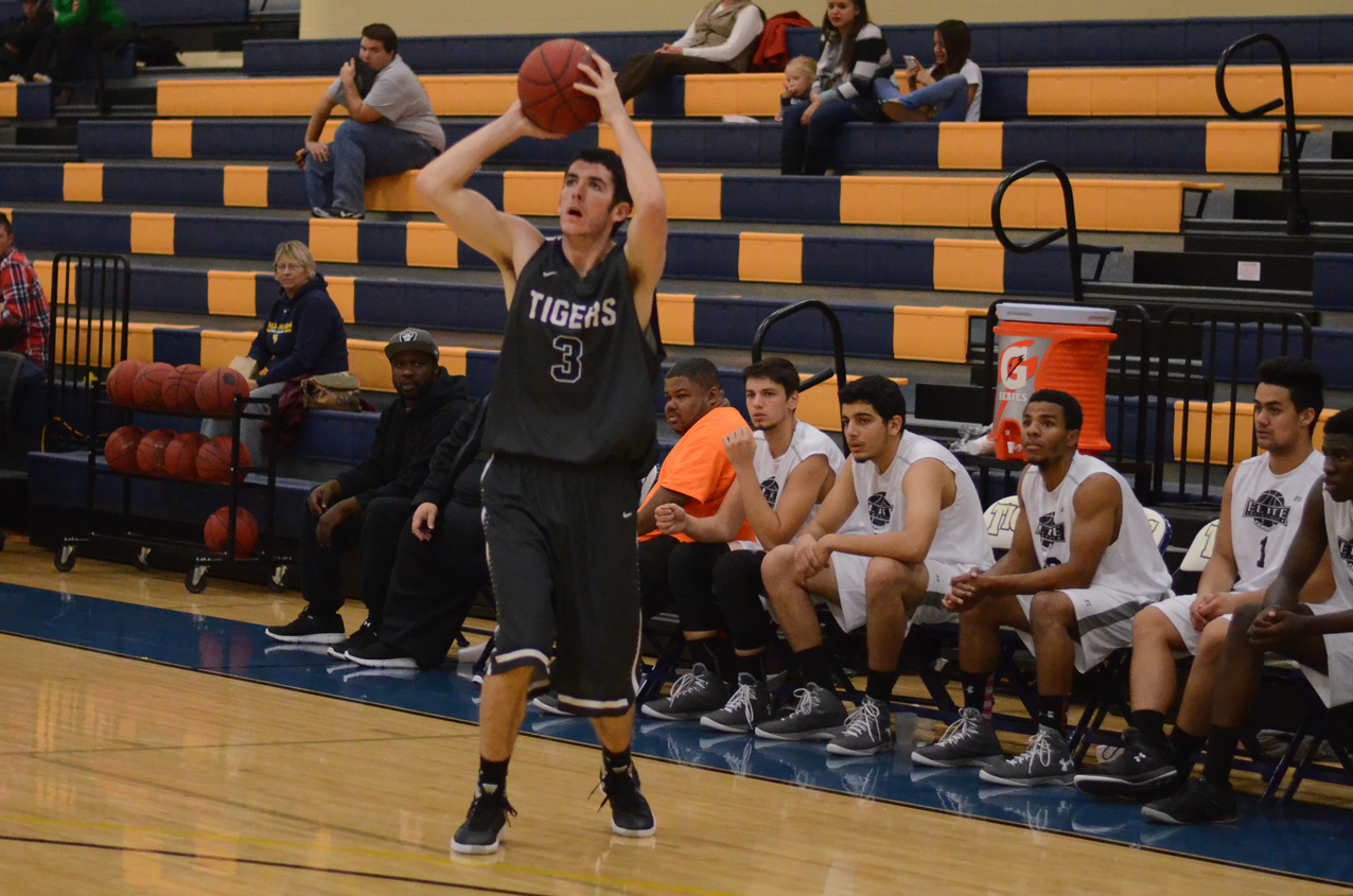 Men's basketball finishes fourth at Highland Classic