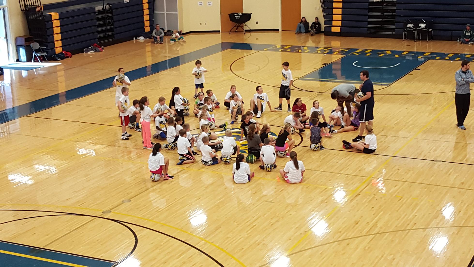 Men's basketball hosts successful youth camp
