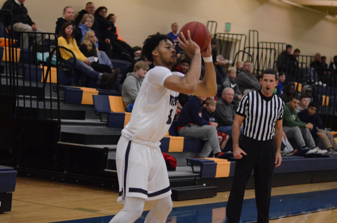 Last-second shot falls short in loss to DMACC