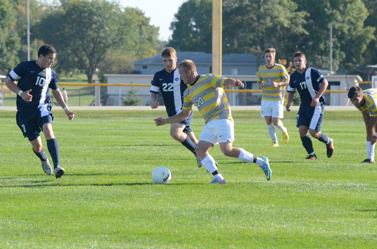 Soccer clinches No. 2 seed with 2-0 win over Iowa Central