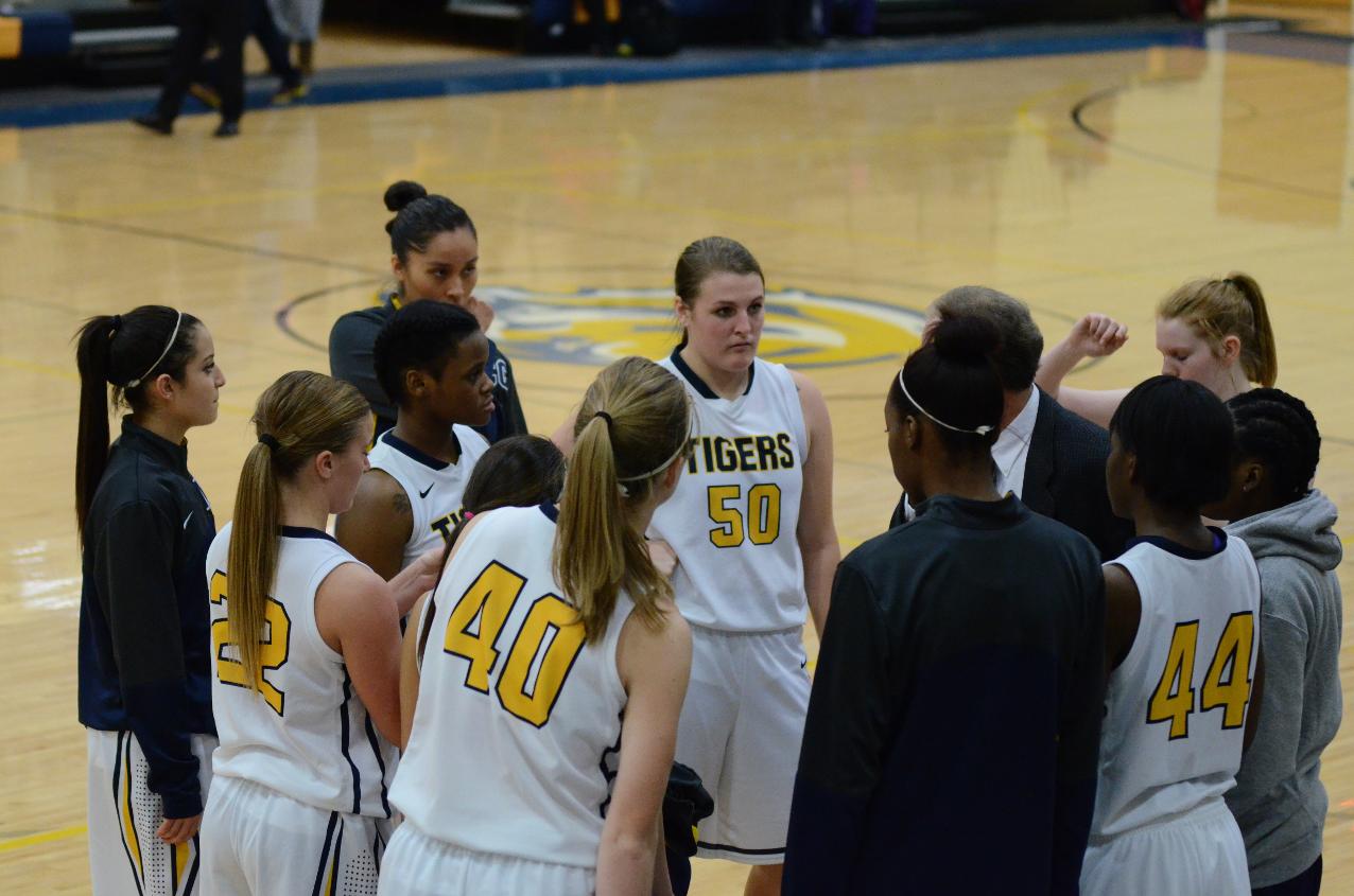 Women's basketball opens 2014 against No. 1 NIACC