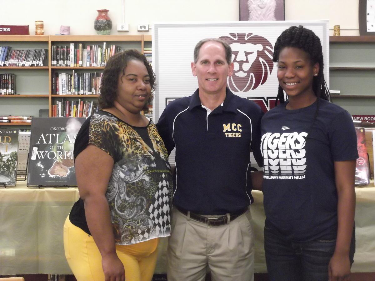 Women's basketball signs Accacia Huff of Peoria High School