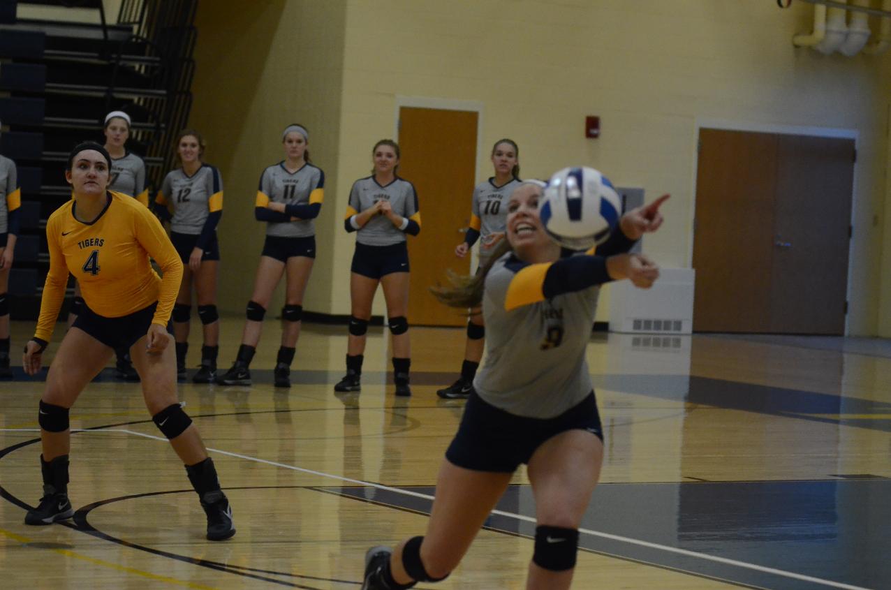 Late push falls short for MCC volleyball