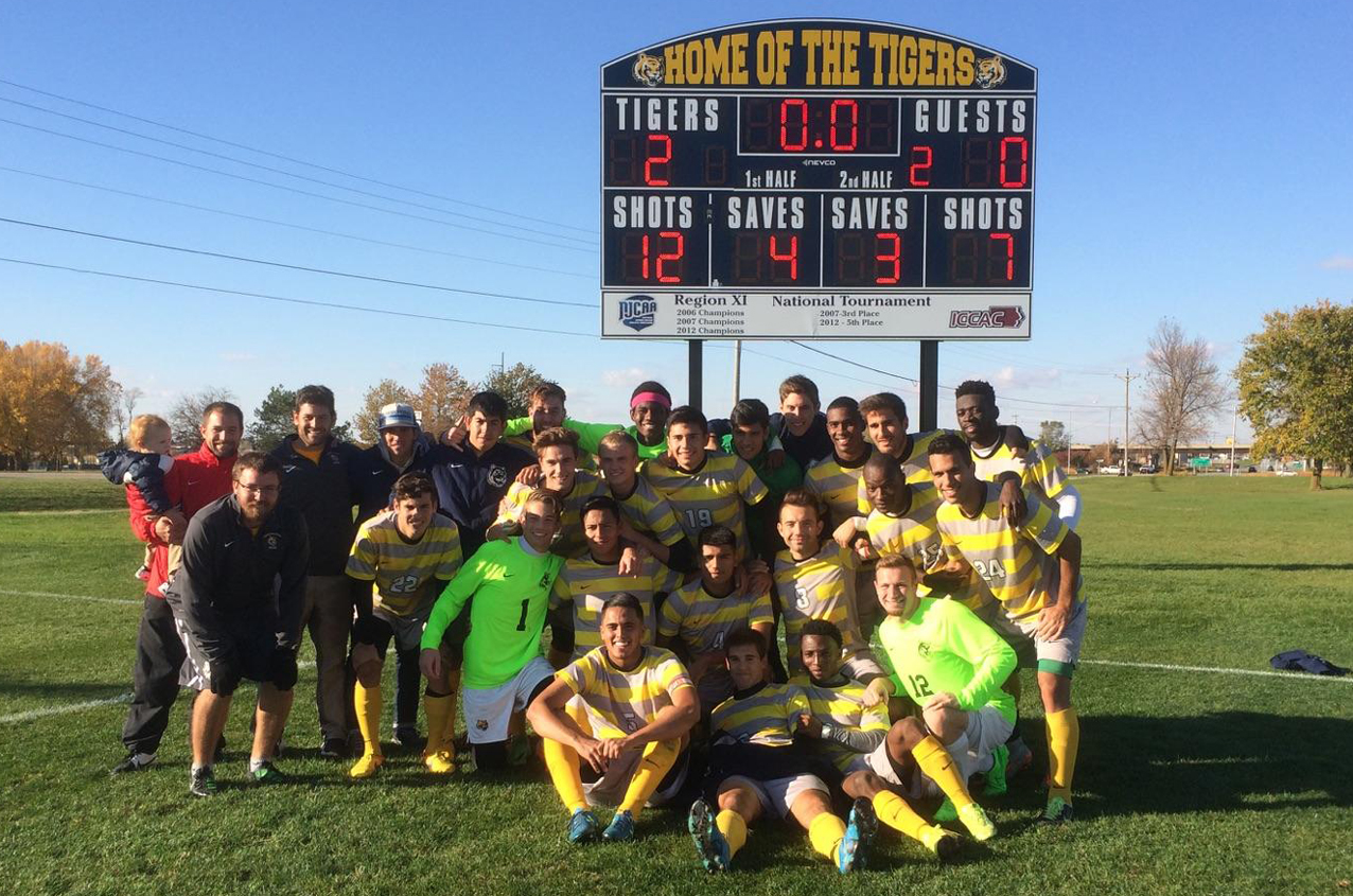 No. 6 MCC captures 2015 conference title with unbeaten record